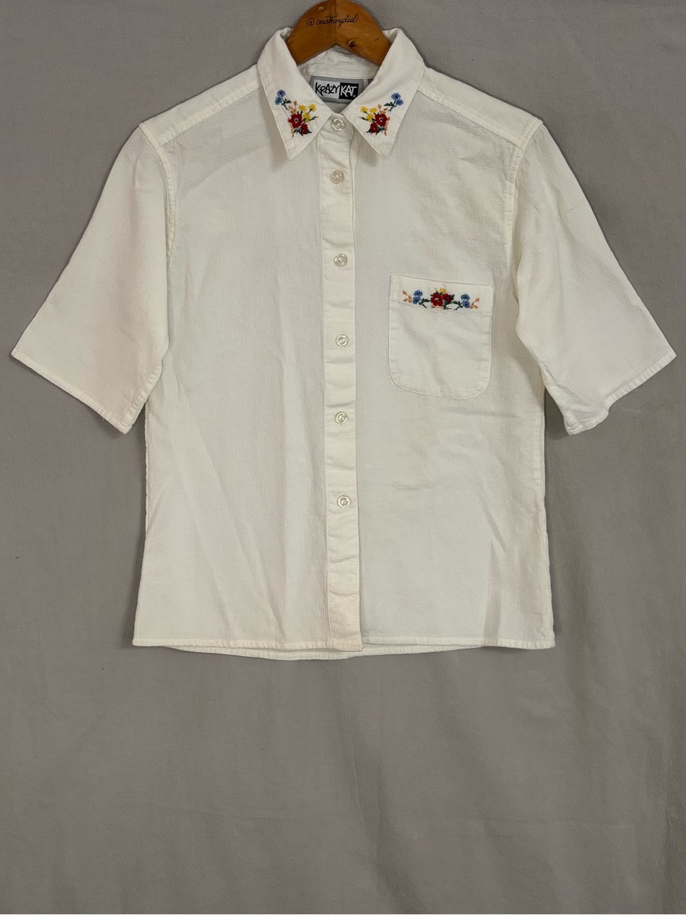 krazy kat White SS Button-Down Shirt with Multicolor Floral Embroidery Accents-S